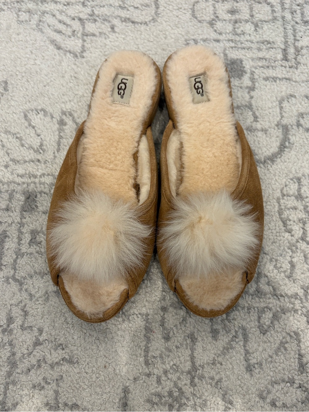 Like-New Ugg Yvett Pom Pom slipper, size 9
